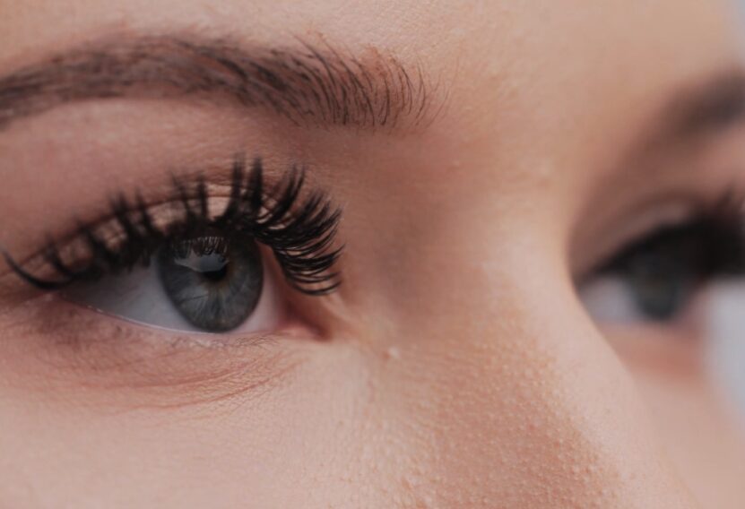 Symptoms of Eyelash Mite Infestation